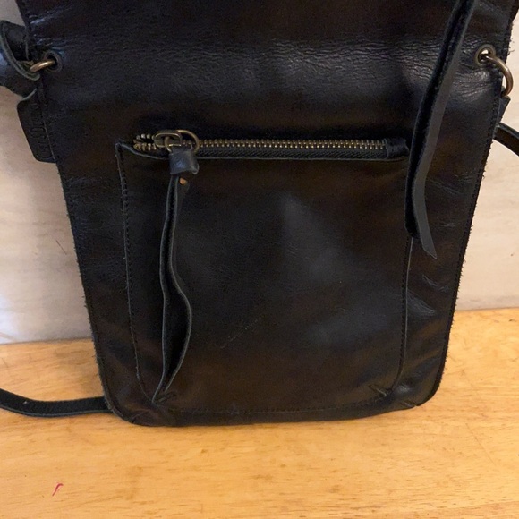 Chen & Derington Chic Black Leather Crossbody Bag - Picture 9 of 10